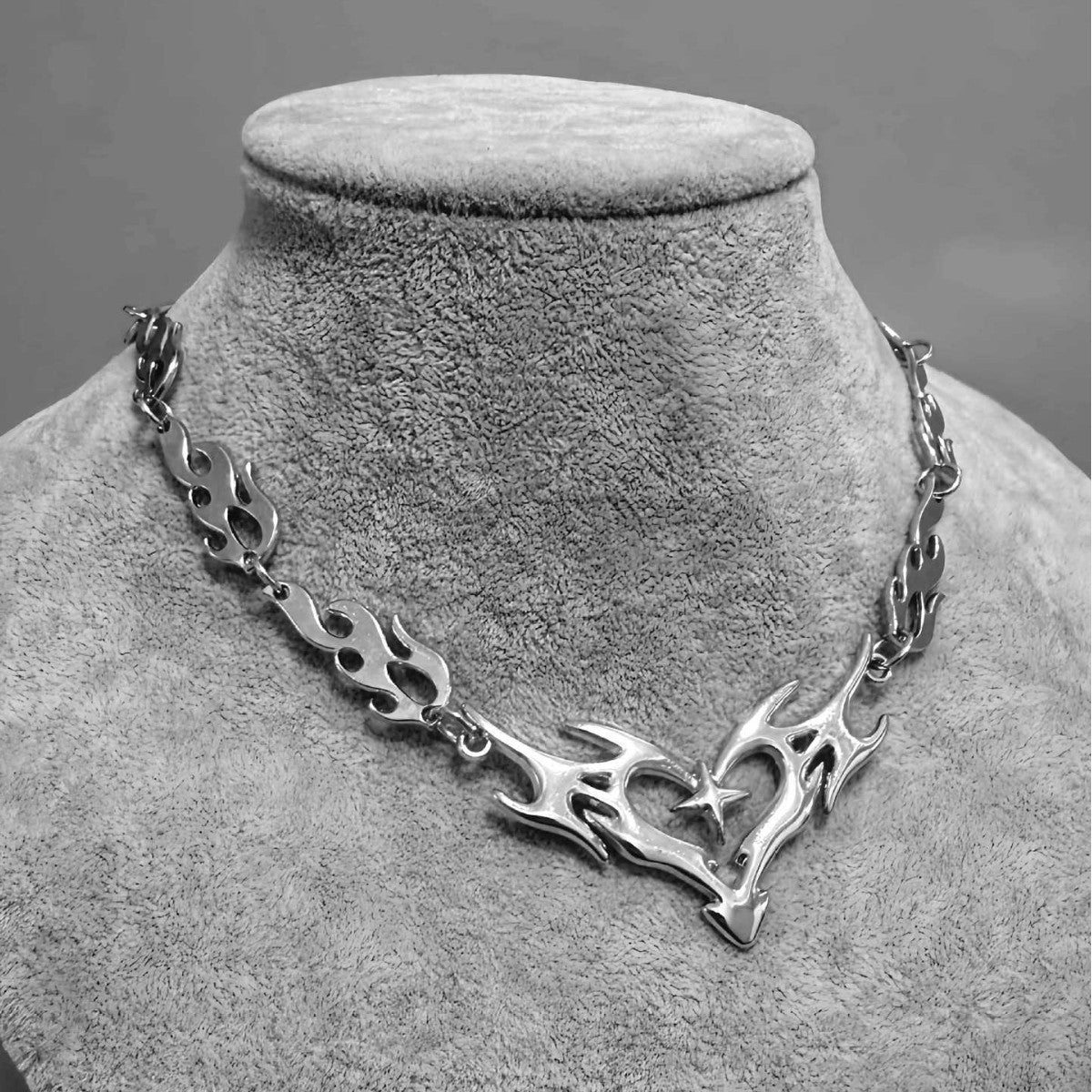 Wholesale Hollow flame totem heart small iron necklace hip hop clavicle chain accessories